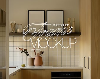 Två DIN A-ramar Photoshop-mockup i minimalistisk lyxig köksscen | ISO-rammockup PSD-mall för uppsättning av två konst- och tryckdisplayer