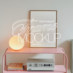 DIN Walnuss Holzrahmen Mockup für Photoshop | A3 PSD Mockup Bilderrahmen Vorlage für die Wand Kunst und Drucke Anzeige in der niedlichen Retro Szene