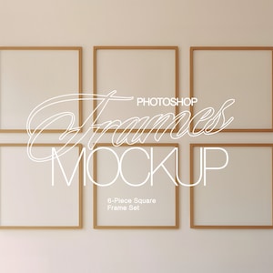 Puede incluir: Seis marcos de fotos cuadrados en acabado dorado, dispuestos en forma de cuadrícula en una pared blanca. Los marcos están vacíos y listos para tus fotos u obras de arte.  "Photoshop Frames Mockup" y "6-Piece Square Frame Set" están escritos en blanco debajo de los marcos.