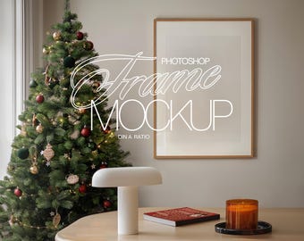DIN A Holz Rahmen in Festliche Szene Photoshop Mockup Vorlage für Kunstwerke und Drucke Display | A2 Rahmen Mockup PSD Datei in Weihnachtsszene