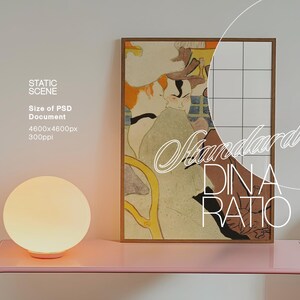 Puede incluir: Una impresi&oacute;n enmarcada de una pintura abstracta colorida con una superposici&oacute;n de cuadr&iacute;cula blanca. La impresi&oacute;n est&aacute; colgada en una pared rosa sobre una mesa rosa con una l&aacute;mpara de globo blanca.