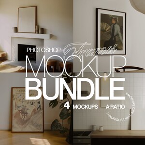 Op de afbeelding: Vier fotolijst mockups in een moderne interieur setting. De lijsten zijn leeg en klaar voor uw ontwerp. De mockups zijn in een 4:3 beeldverhouding. De tekst "PHOTOSHOP MOCKUP BUNDLE 4 MOCKUPS A RATIO SMOOTH SHADOWS AND LUXURIOUS LIGHT" is zichtbaar in de afbeelding.