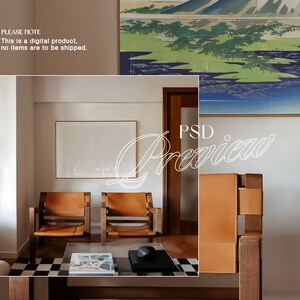 Op de afbeelding: Een woonkamerinterieur met drie bruine leren stoelen, een glazen salontafel met een boek erop en een zwart-wit geblokte vloer. Een groot ingelijst landschap hangt aan de muur. De tekst "PLEASE NOTE This is a digital product, no items are to be shipped." is op de muur gedrukt. De tekst "PSD Preview" is in wit cursief op de afbeelding geschreven.