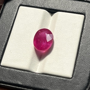 7 Carat Oval Cut Ruby Gemstone: Glass Filled (11x9x5 mm)