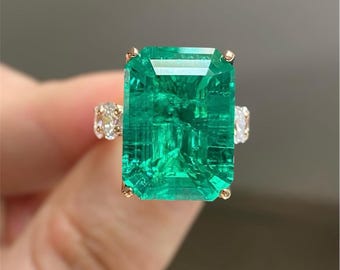 ラボグロウンエメラルドリング：ハートダイヤモンドアクセント、925