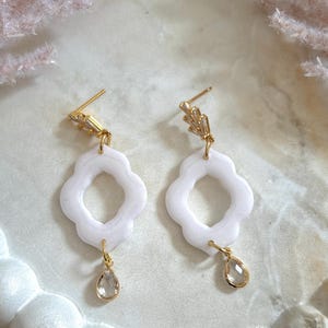 Elegante Ohrringe Weiß Gold – Brautschmuck Ohrringe – Minimalistische Statement Ohrringe – Hochzeit Schmuck – Handgemachte Fimo Ohrringe