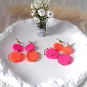 Neon earrings | Statement earrings – neon colors & gold | Fimo jewelry | pink | orange | neon jewelry |