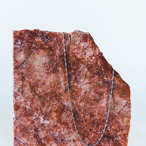 Losa de travertino rosa: Exhibición de mármol rosa, posavasos de piedra natural