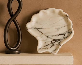 Handmade Calacatta Viola Marble Tray: Sea Shell Shape Decorative Catchall