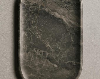 Bandeja ovalada de mármol gris oscuro pulido para baño, cocina o sala de estar / Elegante bandeja para tocador.