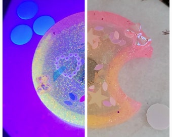 Rosa kawaii, schwarzlicht Magnet in Mondform aus Epoxidharz Resin, Unikat, Epoxid Kühlschrankmagnet, Glitzer, Rainbow Glitter, Moon, Mond