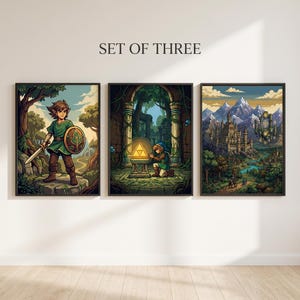 Peut inclure: Un ensemble de trois impressions d'art mural encadrées avec des illustrations fantastiques. Le texte SET OF THREE est centré au-dessus des cadres. Les images montrent un personnage avec une épée et un bouclier, un personnage agenouillé devant un triangle doré brillant et un château.