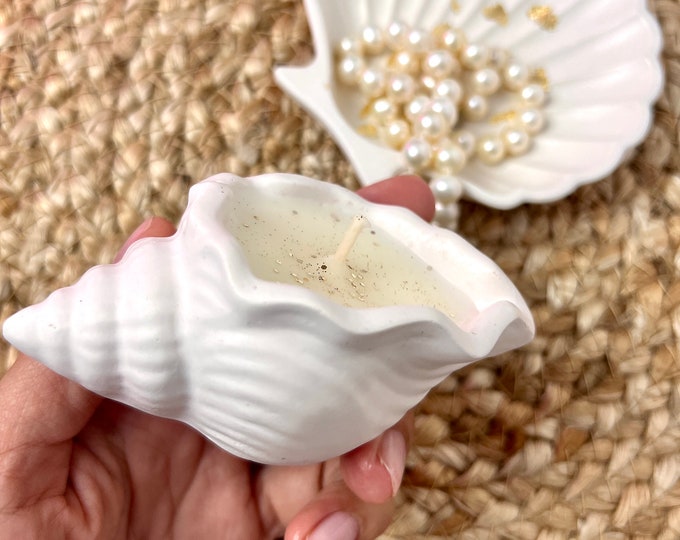 Sea Shell Candle, Beach Weddings Favors, Scented Soy Wax Candle for Engagement, Lake Beach House Nautical Aesthetic Ocean Home Decor