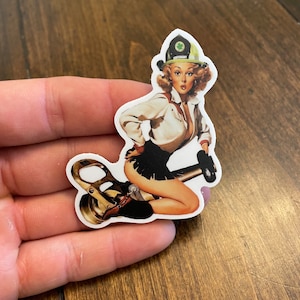 Adesivo pinup cowgirl pompiere