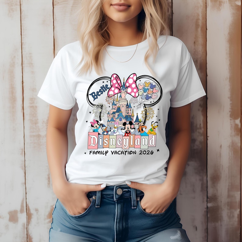 Personalisierte Disneyland Familienurlaub 2026 Shirts, Benutzerdefinierte Name Mickey und Freunde Disney Schloss Shirts Bild 9