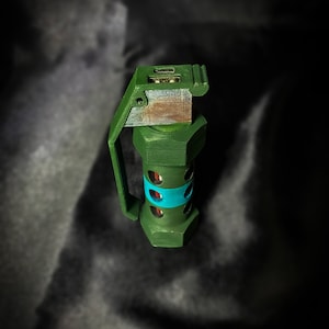 Batería externa con granada Cs 2 Flashbang, batería externa con granada, regalo para él, regalo para novio, regalo para hombre, regalo para hombre, regalo para jugador, cargador portátil, granada M84
