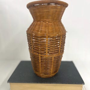 Vintage Woven 8 1/4” Wicker Basket – Boho Vase Basket, Farmhouse Wicker Basket for Home Decor - Wicker Vase Basket - Rattan Vase