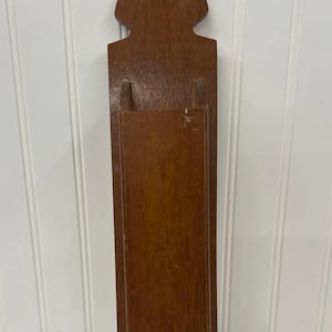 Vintage Primitive Wooden Matchstick Holder – Rustic Wall-Mounted Wood Match Safe – Antique Country Farmhouse Kitchen Décor – Matchsticks