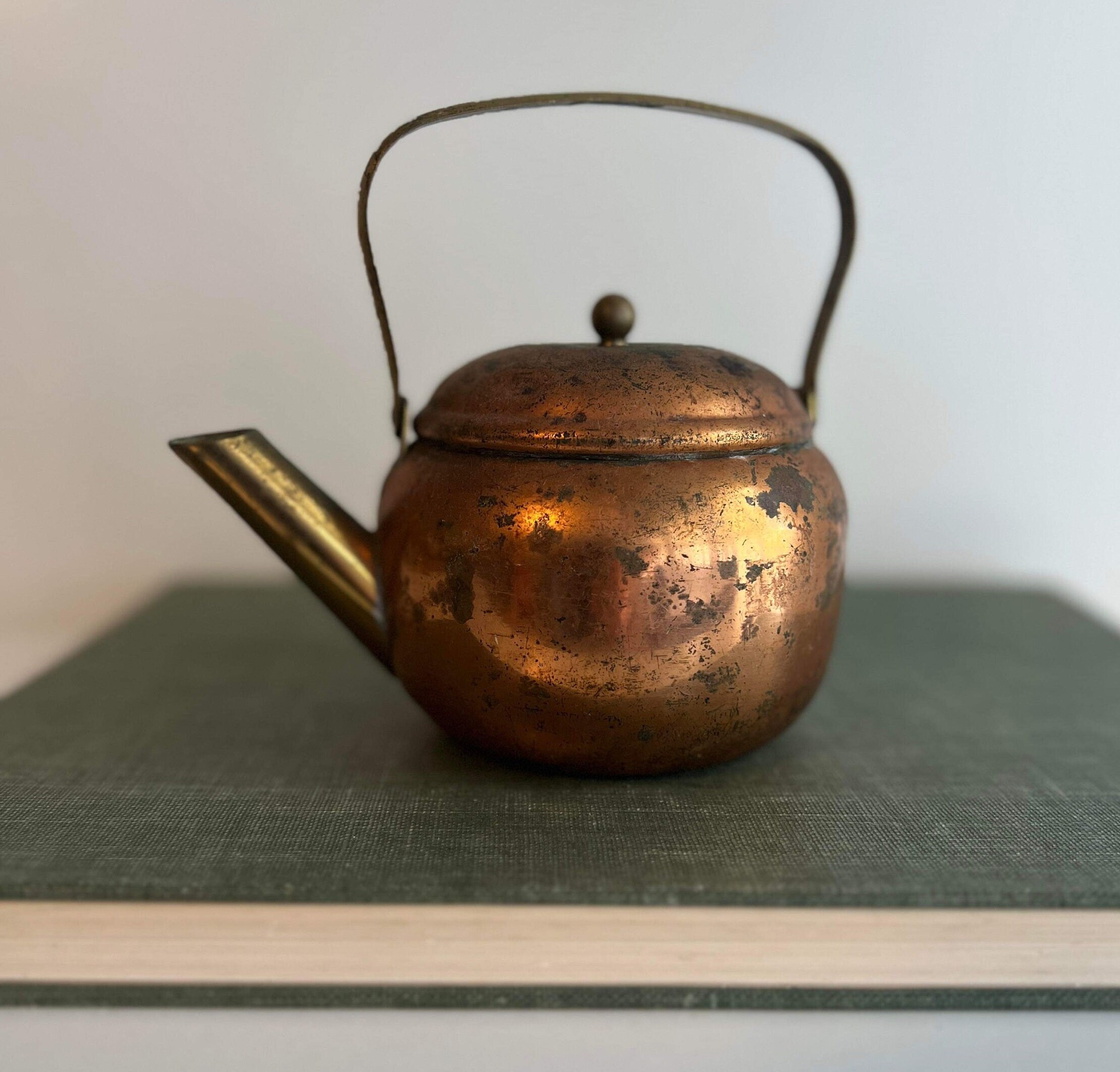 Vintage Small Copper Teapot With Wooden Handle and Knob on Lid. Swing  Handle. Compact Little Tea Kettle. Cute. 