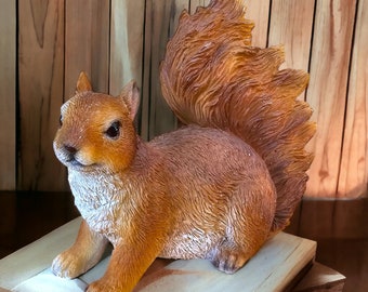 Squirrel Polyresin Hand Painted Poly Resin Realistic Garden Decor Statue Country Farm Yard Ornament Lawn Decoration