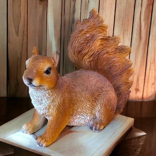 Squirrel Polyresin Hand Painted Poly Resin Realistic Garden Decor Statue Country Farm Yard Ornament Lawn Decoration