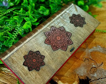 Boîte souvenir en bois faite main avec motif floral gravé - Boîte de rangement décorative