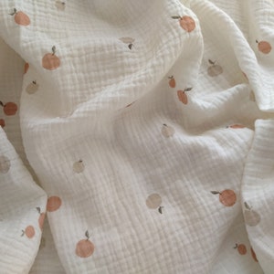 Tkanina Sweet Apple Double Gauze / Tkanina bawełniana muślinowa z nadrukiem na metry, jardy / Lekki, marszczony materialeł dla niemowląt