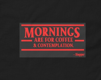 Stranger Things Themed Mornings Are For Coffee Mens Classic T-Shirt - Schwarz und Rot