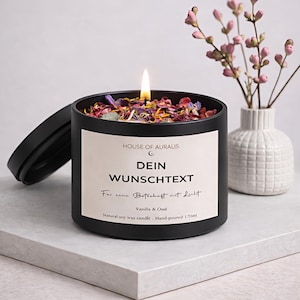 Personalisierte Duftkerze mit Wunschtext – Kerze als Geschenk für Geburtstag & Freundin – vegane Sojawachskerze mit Blüten