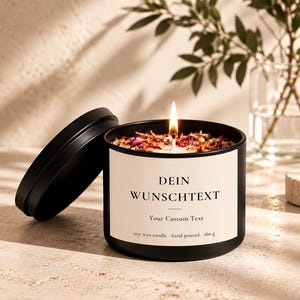 Personalisierte Duftkerze mit Wunschtext – Kerze als Geschenk für Geburtstag & Freundin – vegane Sojawachskerze mit Blüten