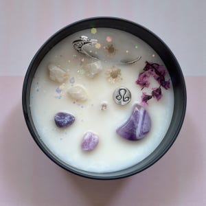 Vela del signo zodiacal Leo, vela perfumada personalizada con fecha de nacimiento, constelación, piedras preciosas y flores secas, idea de regalo imagen 3