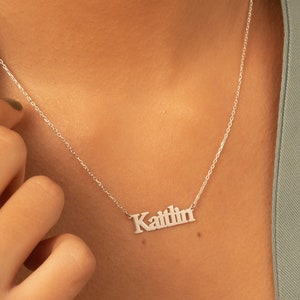 Collana con nome personalizzato in oro 14K: ciondolo con nome personalizzato