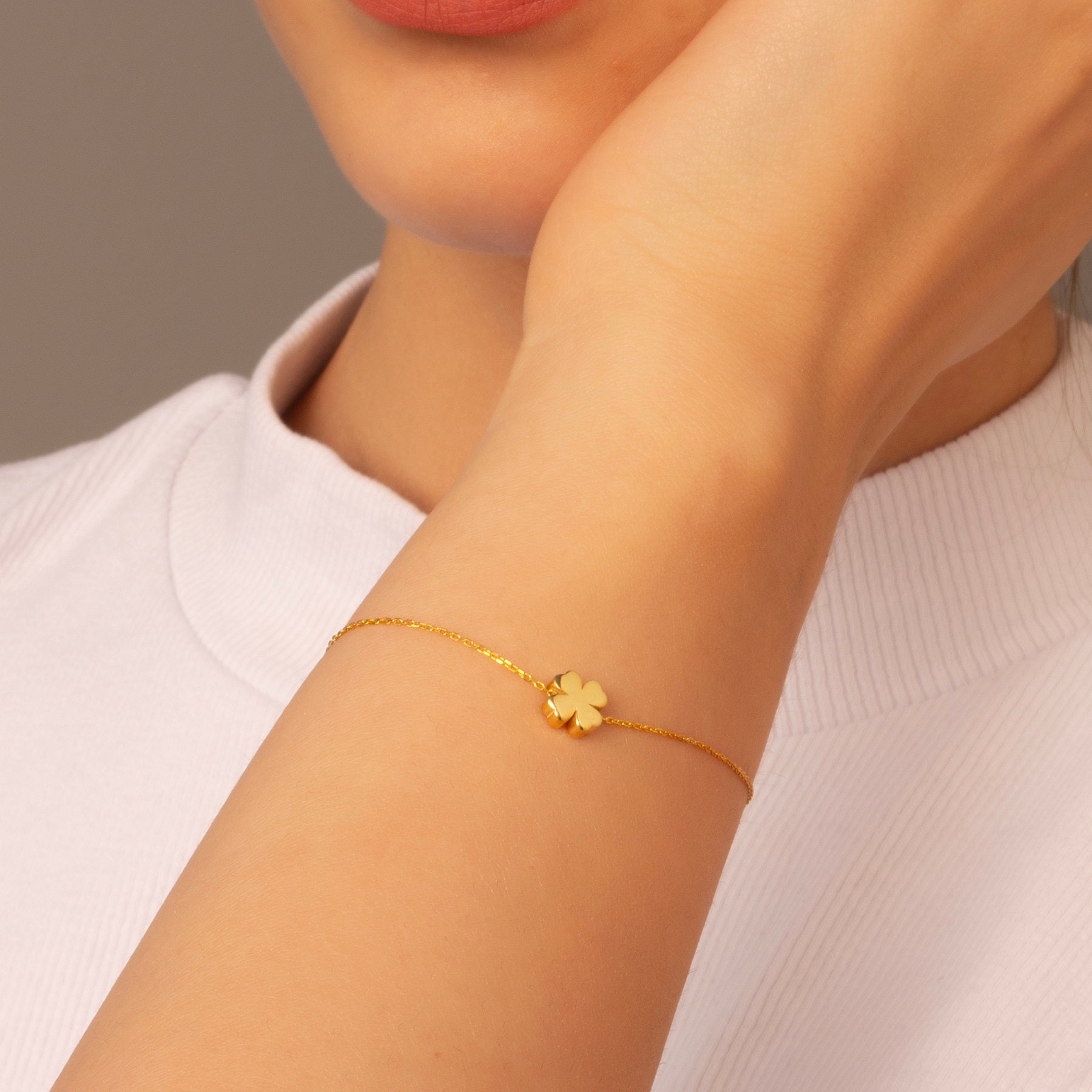 Rackynass Gold Clover Bracelets for Women Lucky Four Clover Designer Jewelry Gold Chain Bracelets (Black)