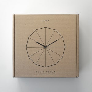 Delta Clock Smoked Oak Minimalistische houten wandklok Massief eiken Modern huis Kantoorinrichting Cadeau voor haar Cadeau voor hem afbeelding 6