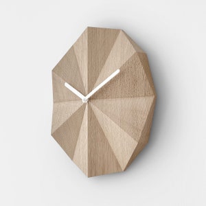 Delta Clock Oak Horloge murale en bois minimaliste Chêne naturel Art mural unique pour la maison image 5