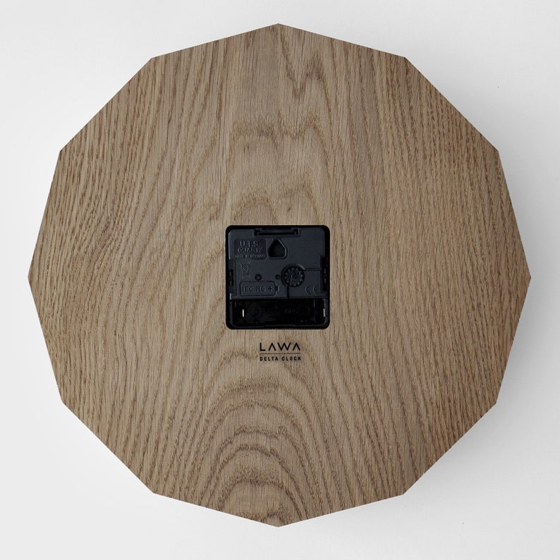 Delta Clock Smoked Oak Minimalistische houten wandklok Massief eiken Modern huis Kantoorinrichting Cadeau voor haar Cadeau voor hem afbeelding 8