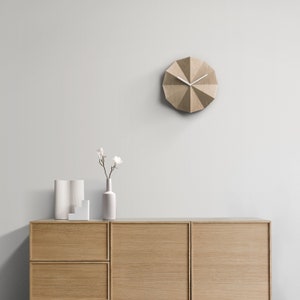 Delta Clock Oak Horloge murale en bois minimaliste Chêne naturel Art mural unique pour la maison image 7