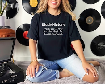 Studieren der Geschichte Erkenne, dass Menschen seit Tausenden von Jahren so dumm waren Unisex Shirt für Sie oder für Ihn