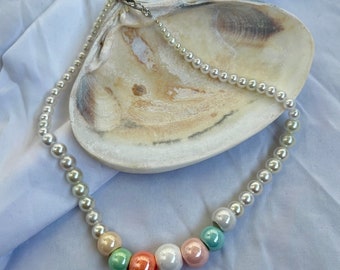 Collar de perlas de colores / Collar de cuentas / Joyería con cuentas / Collar de declaración / Perlas de agua dulce / Collar de perlas / Harry Styles inspirado