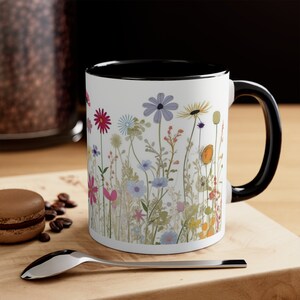 Brighten Day Daisy Meadow Flower Mug - Perfect Gift for Flower Lovers, Garden Enthusiasts, and Nature Admirers - Dishwasher & Microwave Safe