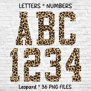 Puede incluir: Letras A, B, C, 1, 2, 3 y 4 de estampado de leopardo sobre un fondo blanco. Las letras y los números están en negrita, en tipo de letra de bloque. El texto "Letters * Numbers" y "Leopard * 36 PNG Files" está en la parte superior e inferior de la imagen.