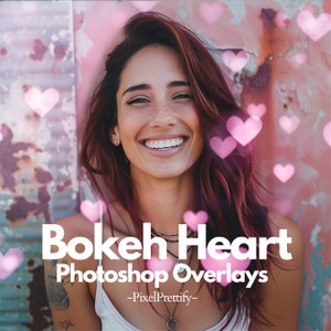 Peut inclure: Une femme aux longs cheveux roux sourit à la caméra. Elle porte un débardeur blanc et un collier. L'arrière-plan est une surface métallique rouillée rose et verte avec des effets de bokeh en forme de cœur rose. Le texte "Bokeh Heart Photoshop Overlays -PixelPrettify- " est en bas de l'image.
