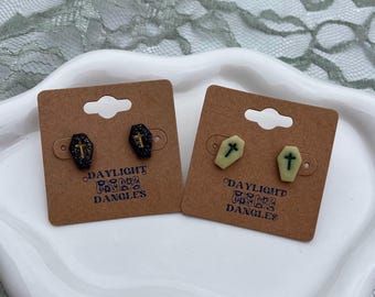 Handgemachte Sarg Ohrstecker, Polymer Clay Halloween Schmuck