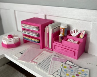 Organiseur rose pour maison de poupée (échelle 1:12)