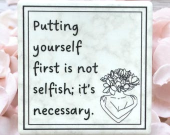 Magneet voor zelfzorgcitaat: handgemaakte keramische herinnering