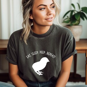 Baby Chick Tshirt, Mothers Day Chicken Tshirt, Women Chicken Tshirt, Love Chickens, Animal Sweatshirt, Funny Farmer Farm, Cute Chicken
