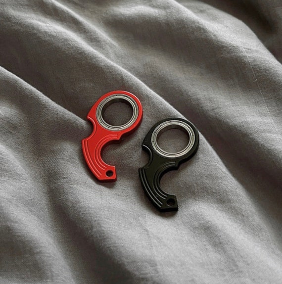 RED Fidget Keychain Spinner | Key Chain, Key Ring, Key Holder, Fidget  Spinner