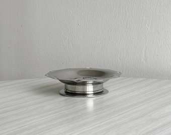 Shell-shaped butter dish in shiny silver-plated metal, decorative antique butter dish, chic vintage tableware, refined kitchen accessory