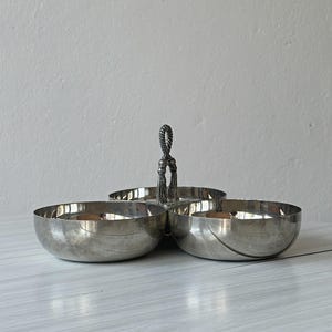 Vintage silver-plated metal compartmentalized serving dish – Appetizer server with 3 bowls and handles – Antique serving dish – Tableware