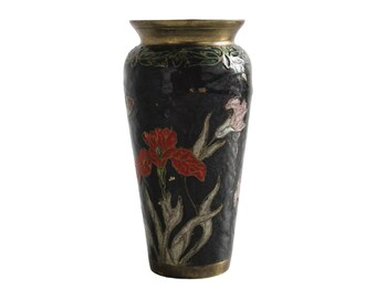 Petit vase laiton, déco chic, vintage, plantes, fleurs, papillon, élégance, intérieur, collection, décoration, vase à bouquet, décor film.